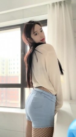 178胸膜！~【傲胸新木优子】，KTV土豪淫乱，高端酒店会牛郎！夜生活真是丰富，之前还爱装逼不脱呢 截图1