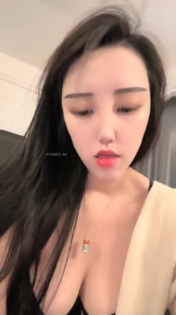 178胸膜！~【傲胸新木优子】，KTV土豪淫乱，高端酒店会牛郎！夜生活真是丰富，之前还爱装逼不脱呢 截图3
