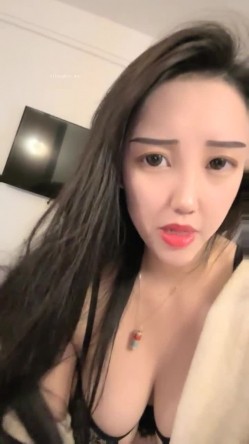 178胸膜！~【傲胸新木优子】，KTV土豪淫乱，高端酒店会牛郎！夜生活真是丰富，之前还爱装逼不脱呢 截图5