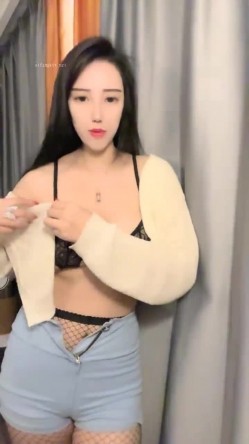 178胸膜！~【傲胸新木优子】，KTV土豪淫乱，高端酒店会牛郎！夜生活真是丰富，之前还爱装逼不脱呢 截图7
