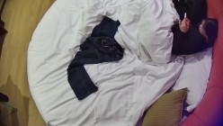 情趣台 穿衣显瘦脱衣有肉的眼镜少妇 衣服下藏着一对巨乳 男人打完第一炮休息 自己坐上去开启第二炮 截图1