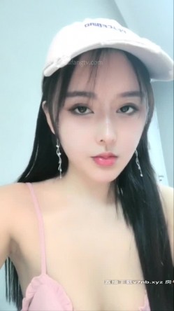 丰满翘肥臀女神，难得一见和四眼土豪老板啪啪视频流出，紧身裤丰满整过容的高颜值女神，这大屁股和卡戴珊有得一比啊 截图1