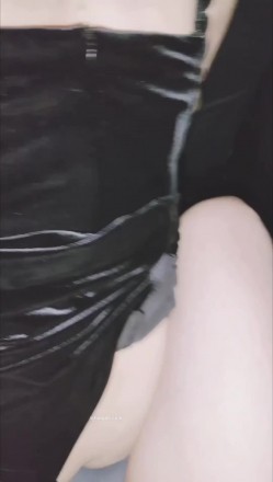 超顶级绿帽博主，【暖暖小淫妻】，看老婆被各单男干，95年的，超级骚，还有3P 截图12