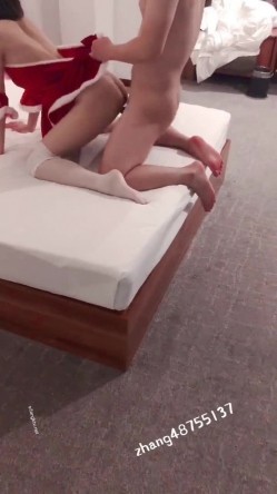 推特网红苏州昆山极品NTR夫妻【泣妻器骑】私拍~外柔内骚长腿翘臀找单男3P前后夹击极度反差 截图3