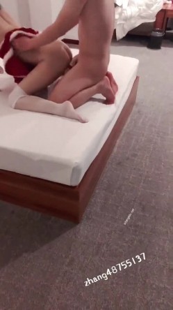 推特网红苏州昆山极品NTR夫妻【泣妻器骑】私拍~外柔内骚长腿翘臀找单男3P前后夹击极度反差 截图12