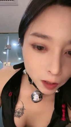 撸管推荐！女神刚下海就玩3p~【冰羊】啪啪！自慰！狂喷水~--风骚姐姐欠债下海酒店跟男友来一场激情 截图6