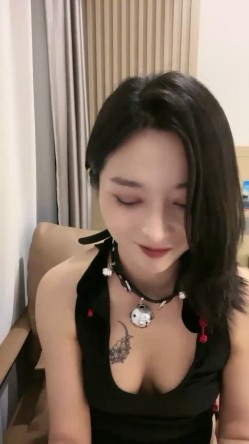 撸管推荐！女神刚下海就玩3p~【冰羊】啪啪！自慰！狂喷水~--风骚姐姐欠债下海酒店跟男友来一场激情 截图7