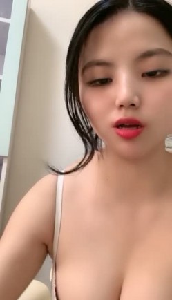 眼尖美女--红鲤 ️-这胸真是极品，漂亮，小脸可爱美女，揉酥胸，骚气兼具，叫得太骚了！ 截图16