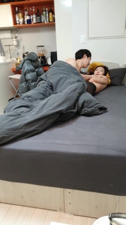 泡良大神金先生 和如狼似虎80后有夫少妇李惠英寓所做爱 截图2
