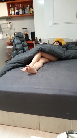 泡良大神金先生 和如狼似虎80后有夫少妇李惠英寓所做爱 截图5