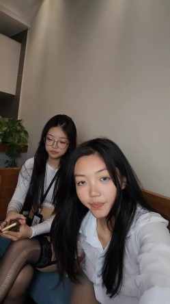 【雯雯茜茜】淫欲双学妹! 勾引技师~外卖小哥~啪啪~喷水 截图1