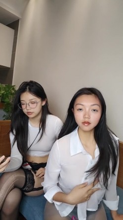 【雯雯茜茜】淫欲双学妹! 勾引技师~外卖小哥~啪啪~喷水 截图3
