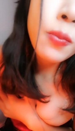 一个人的小野猫，午夜发春陪哥哥们过长夜，露脸道具紫薇掰着逼玩喷水，菊花抽插呻吟不断 截图5
