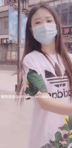 推特极限露出，长腿女神【浅浅GI9ZA】订阅，人前，公共场合，各种社死露出，诱惑农村老头 截图6