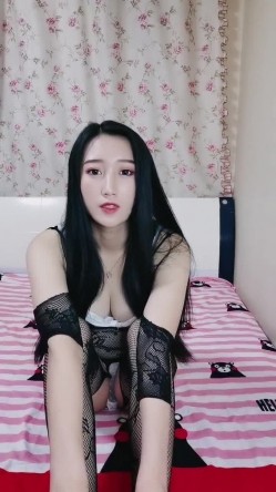 黑色白魔女 温柔七七，好性感的女魔头，衣装端雅-少妇知性，’啊啊哥哥，射我逼啦，好热啊‘骚逼淫语不断！ 截图1