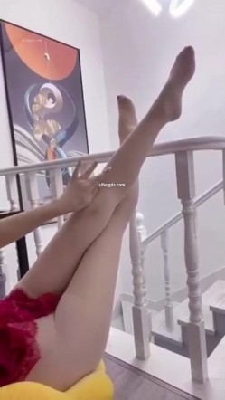 【抖音】高挑丝袜熟女『蓝色的海』自慰骚穴特写6V 淫语不断勾引操她的骚逼 截图12