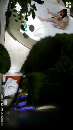 5对情侣打响新年第一炮 ️小美女腰力不错 床都快塌了 漂亮御姐上位功力榨干男友 高清720P版 截图3