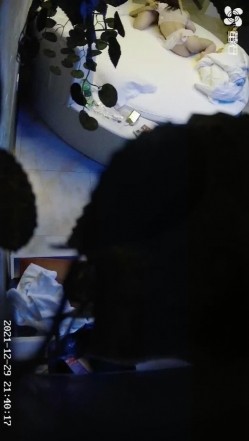 5对情侣打响新年第一炮 ️小美女腰力不错 床都快塌了 漂亮御姐上位功力榨干男友 高清720P版 截图7