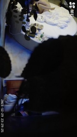 5对情侣打响新年第一炮 ️小美女腰力不错 床都快塌了 漂亮御姐上位功力榨干男友 高清720P版 截图13
