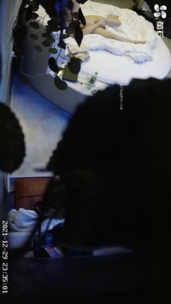 5对情侣打响新年第一炮 ️小美女腰力不错 床都快塌了 漂亮御姐上位功力榨干男友 高清720P版 截图15