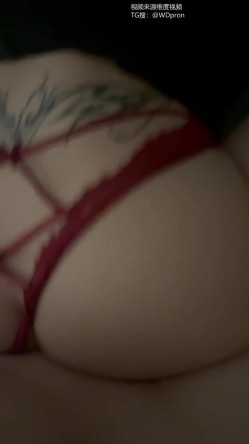 专泡良家大神『LILILICOLE』翘臀骚货一边穿着高跟黑丝一边女上摇摆，只需躺着据能享受全自动炮架服务 截图14