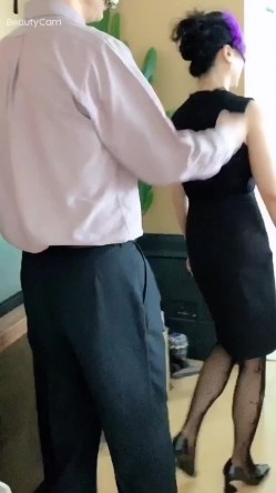 推特绿帽博主唯美人妻@FzJzr分享极品的气质型熟妇人妻穿各种情趣制服给单男口交啪啪自拍合集 截图3