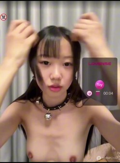 ️嗲声嗲气骨感型美少女【xinyu789】乳夹狗带脸鲍同框道具紫薇喷水，小母狗一枚 截图14