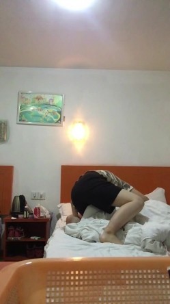 国产女同系列年纪轻轻的妹子被手指搞的呻吟连连 爽的连流水声都清晰可听到 截图2