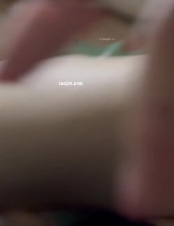 超美阿黑颜女神原档泄密，标准的一个眼镜婊，大眼睛萌妹，反差感，淫荡的表情挑逗极了 截图2