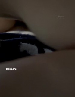 超美阿黑颜女神原档泄密，标准的一个眼镜婊，大眼睛萌妹，反差感，淫荡的表情挑逗极了 截图15