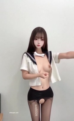 推特极品舞姬美女【小粉喵quq5028】露脸高价定制，高套点裸舞顶胯脸B同框，一线天无毛美鲍 截图8