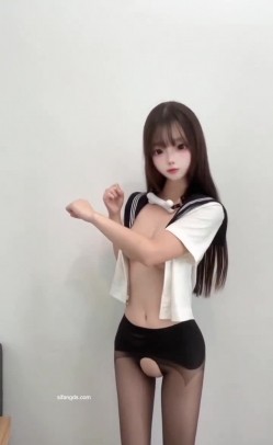 推特极品舞姬美女【小粉喵quq5028】露脸高价定制，高套点裸舞顶胯脸B同框，一线天无毛美鲍 截图14