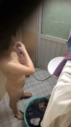 偷拍大神洗澡偷拍II学生宿舍寝室浴室70V精选集锦火热泄露 截图13