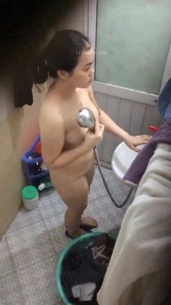 偷拍大神洗澡偷拍II学生宿舍寝室浴室70V精选集锦火热泄露 截图14