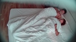 酒店高清偷拍 呆萌眼镜妹吃完零食吃JJ清早的被男友用跳蛋叫醒 截图11