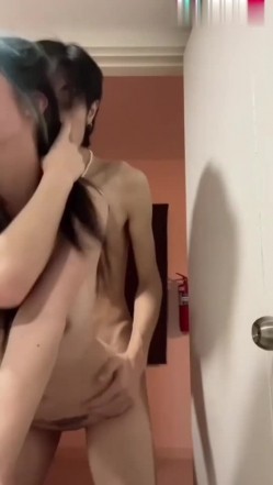 厕所无套后入内射女友~激情啪啪，身体颤抖，叫声销魂可射！ 截图3