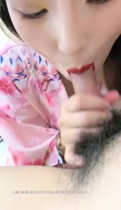 『人间水蜜桃』四人淫乱啪 刮逼毛白净美逼啪啪 两女一排后入 浪叫声高昂不绝 截图5