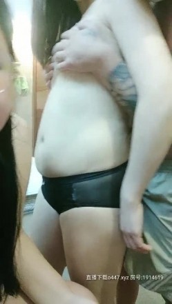 【小沫姐姐】左边东莞宾馆约炮，三女齐乐，大哥一个人满足不了还得上跳蛋，淫靡场景令人血脉喷张 截图9