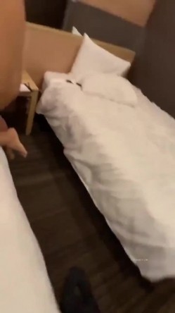 端庄反差人妻淫乱女神 多人淫乱，看起来挺文静，床上骚出水。 一插进来秒边荡妇！两位模特闺蜜带着自己的老公和经纪人玩群p 截图8