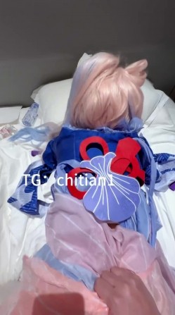 可盐可甜COS抽像福利姬【池甜chitian1】露脸性爱视图，自慰喷水上吊，各种母狗行为 截图2