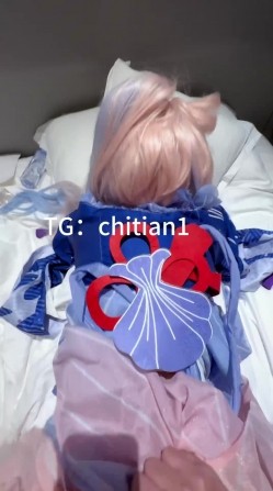 可盐可甜COS抽像福利姬【池甜chitian1】露脸性爱视图，自慰喷水上吊，各种母狗行为 截图3