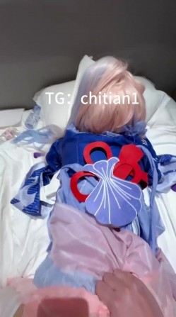 可盐可甜COS抽像福利姬【池甜chitian1】露脸性爱视图，自慰喷水上吊，各种母狗行为 截图5