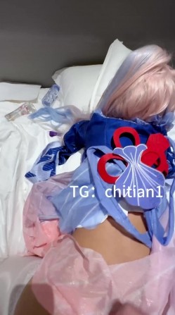 可盐可甜COS抽像福利姬【池甜chitian1】露脸性爱视图，自慰喷水上吊，各种母狗行为 截图8