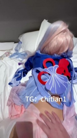 可盐可甜COS抽像福利姬【池甜chitian1】露脸性爱视图，自慰喷水上吊，各种母狗行为 截图10