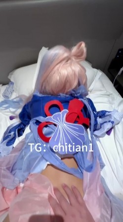 可盐可甜COS抽像福利姬【池甜chitian1】露脸性爱视图，自慰喷水上吊，各种母狗行为 截图12