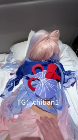 可盐可甜COS抽像福利姬【池甜chitian1】露脸性爱视图，自慰喷水上吊，各种母狗行为 截图13