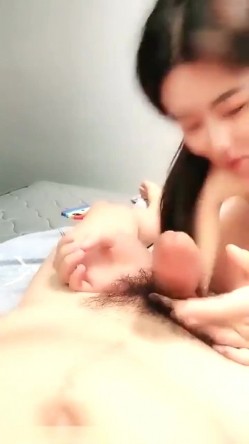 高颜值模特身材骚货女友上位啪啪 笑容甜美 天然大奶超诱惑 截图2