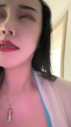 178胸膜！~【傲胸新木优子】，KTV土豪淫乱，高端酒店会牛郎！夜生活真是丰富，之前还爱装逼不脱呢 截图15