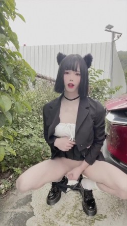 cd莉塔喵：大白天在停车场自慰真的好刺激， 已经爱上这种感觉了，有人想要玩弄我的小鸡吧吗 截图5