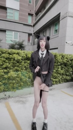 cd莉塔喵：大白天在停车场自慰真的好刺激， 已经爱上这种感觉了，有人想要玩弄我的小鸡吧吗 截图7